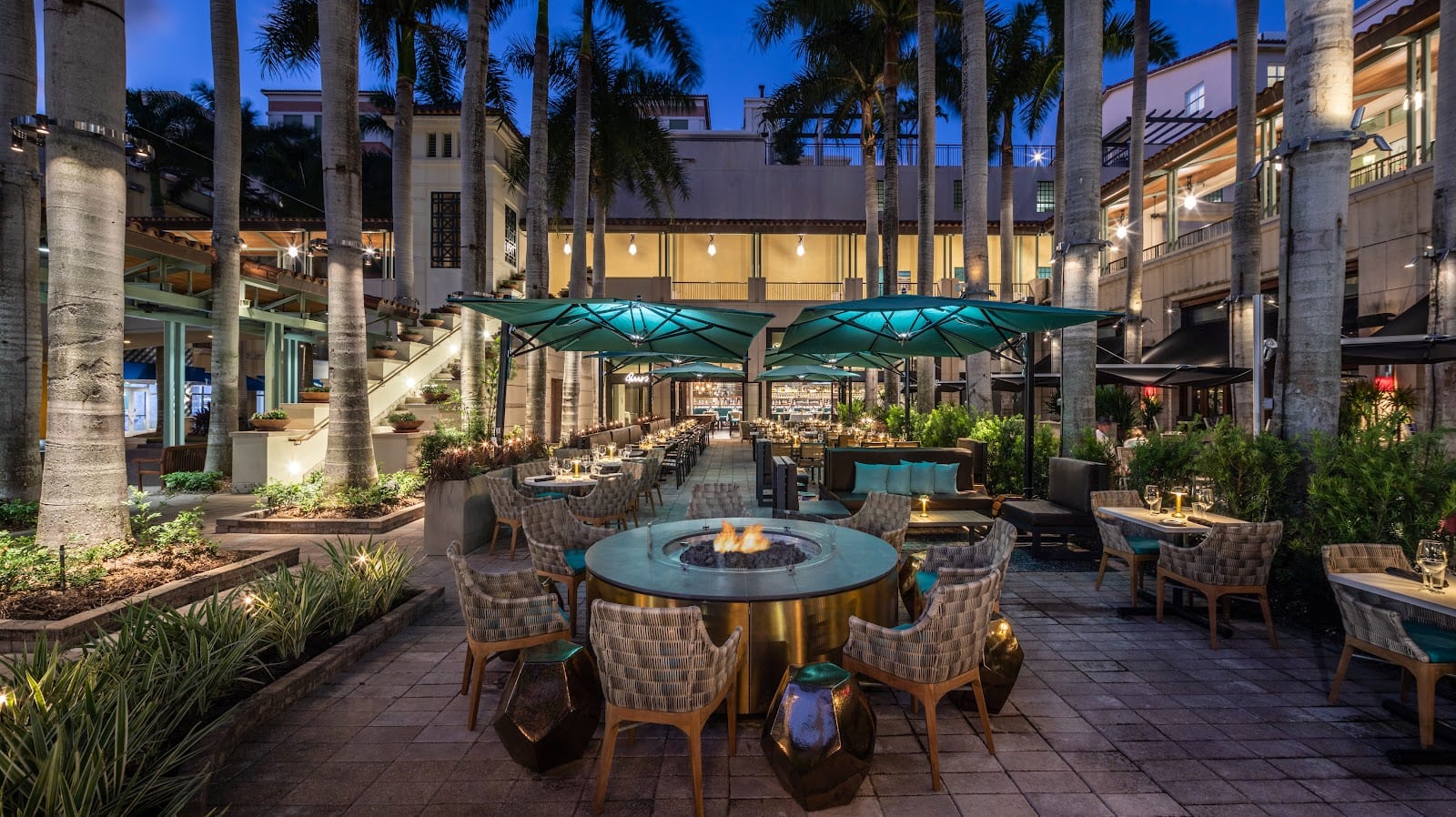 Perry's Steakhouse & Grille patio at Shops at Merrick Park in Coral Gables
